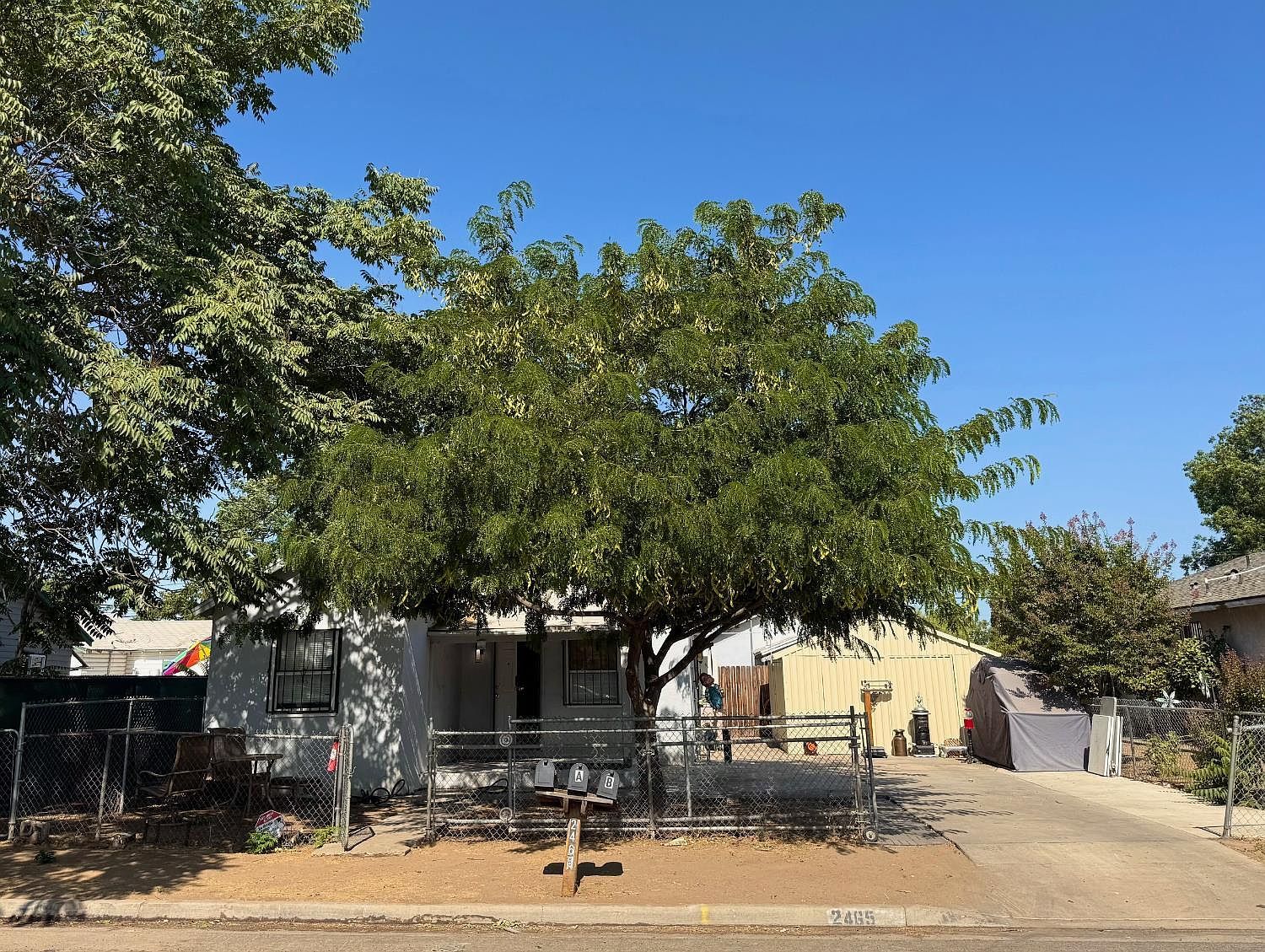 2465 S 11th St Fresno, CA 93725 - Thumbnail 2