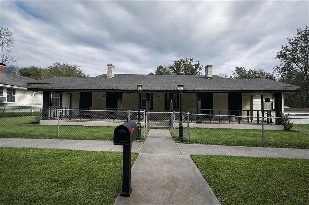 25 Southern St Chickasaw, AL 36611  | Single Family