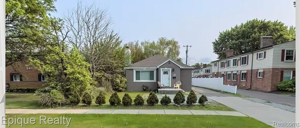 659 W Maple Rd Clawson, MI 48017 - Thumbnail 2