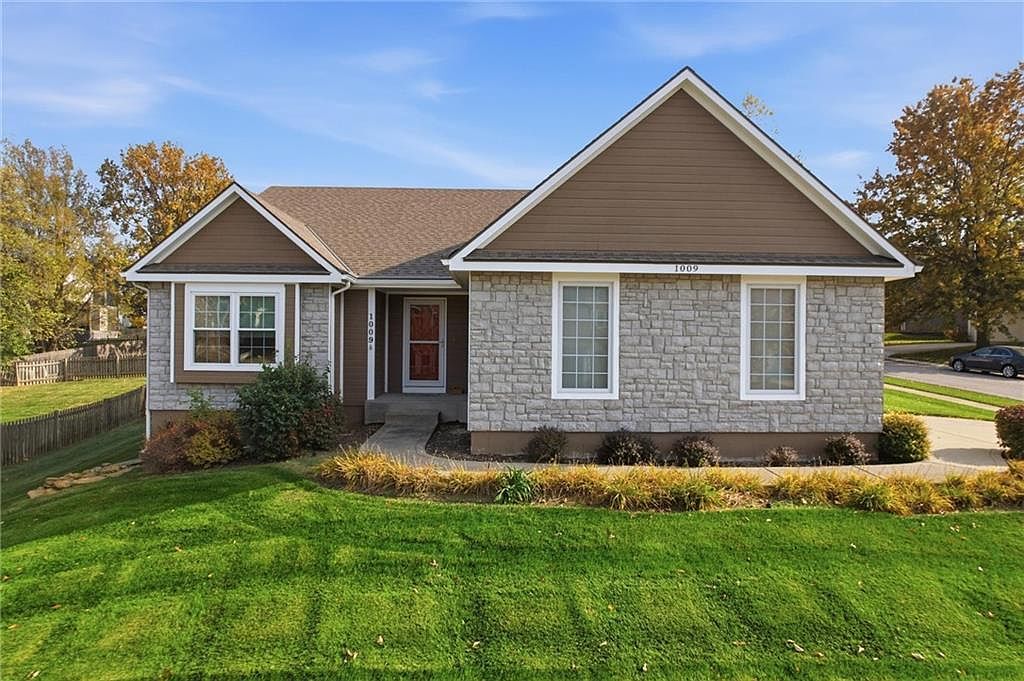 1009 SW Blazing Star Dr Lees Summit, MO 64081 - Thumbnail 2