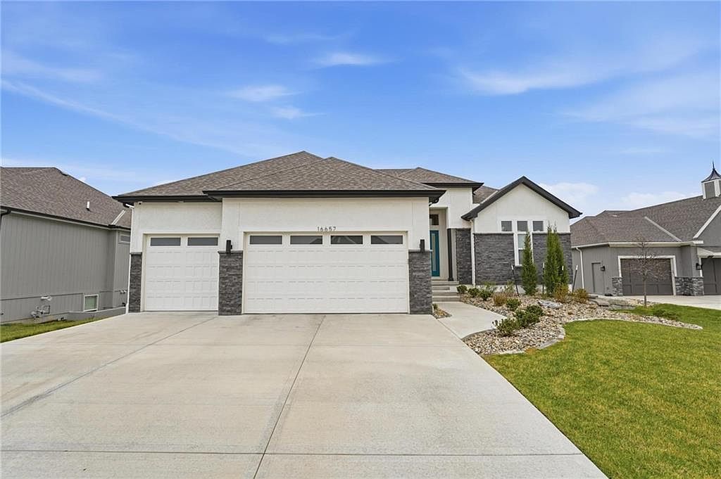 16657 S Tomashaw St Olathe, KS 66062  | Single Family