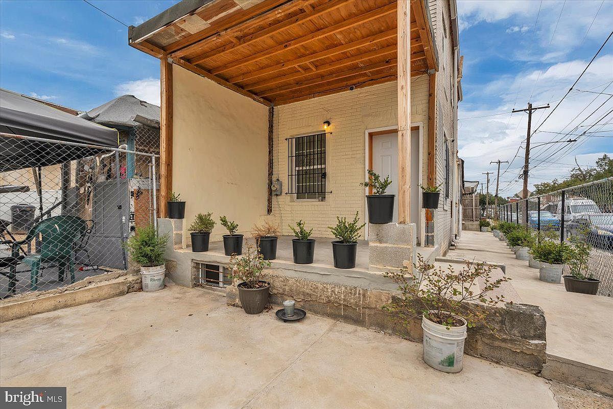 2882 Emerald St Philadelphia, PA 19134 - Thumbnail 2