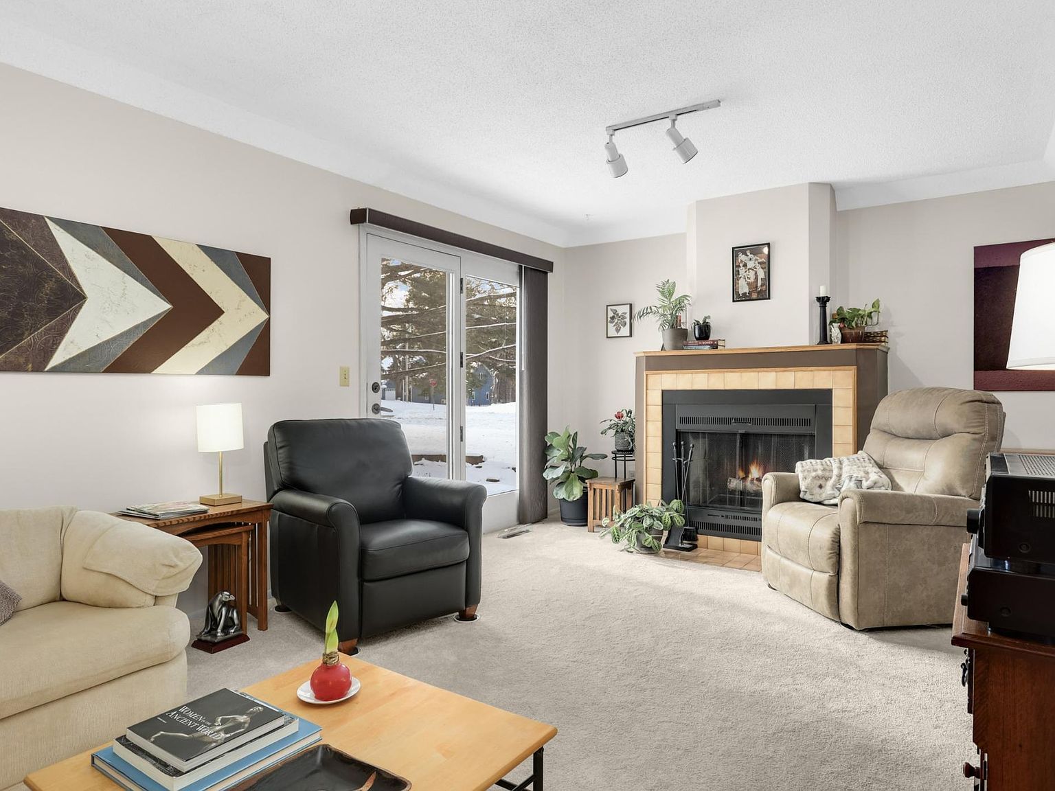 2328 Dorland Ct Maplewood, MN 55119 - Thumbnail 2