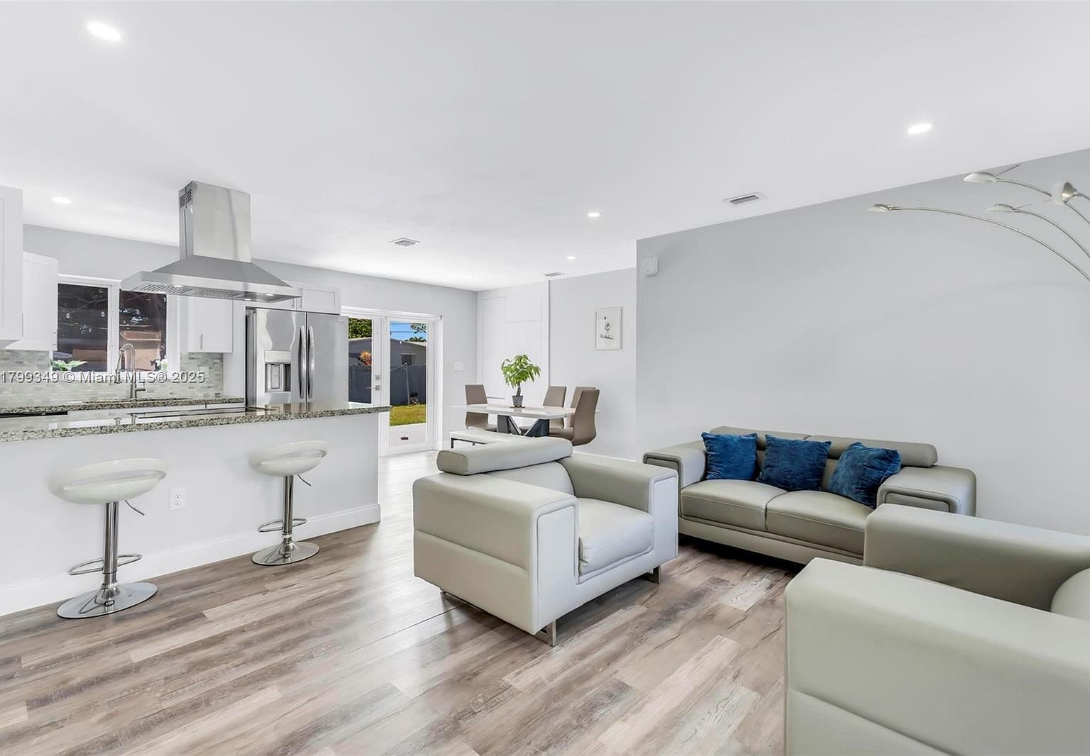 330 N 70th Ave Hollywood, FL 33024 - Thumbnail 2