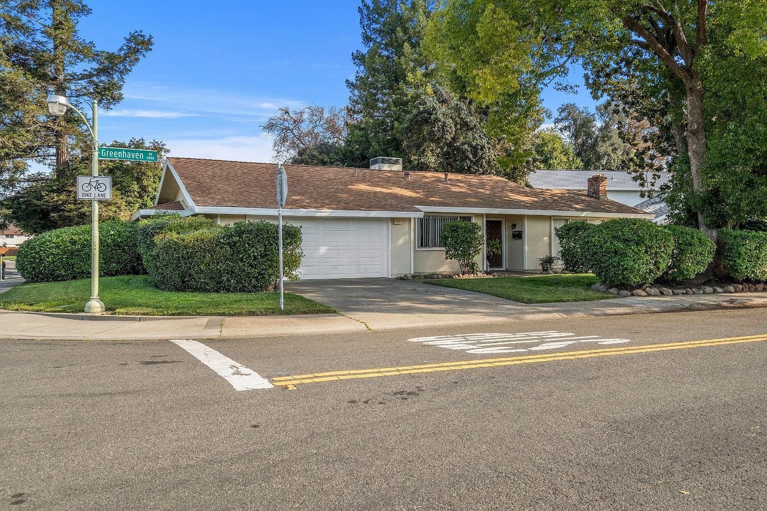 6825-6823 Greenhaven Dr Sacramento, CA 95831 - Thumbnail 2