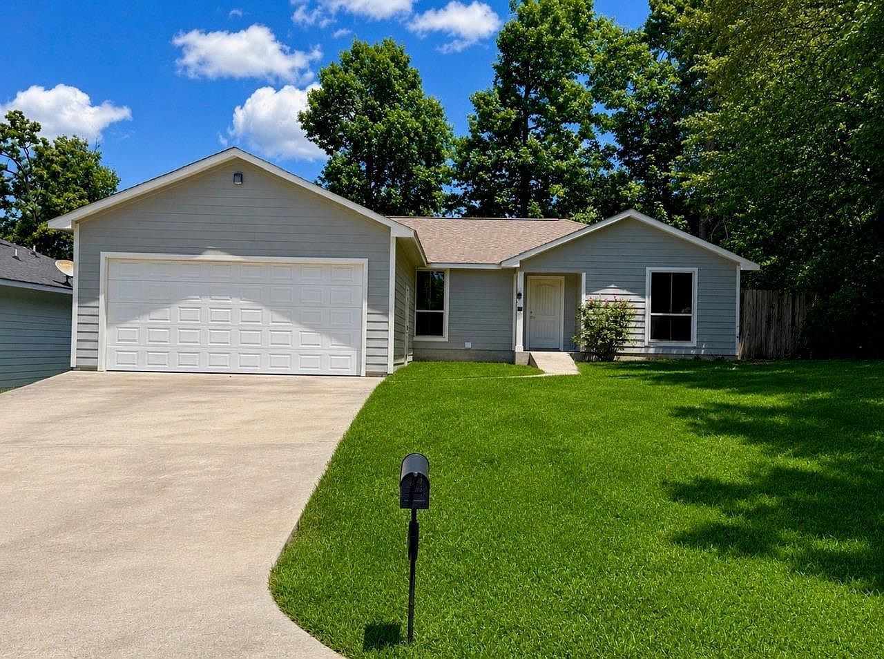422 Pine Harbor Dr Onalaska, TX 77360, 77360