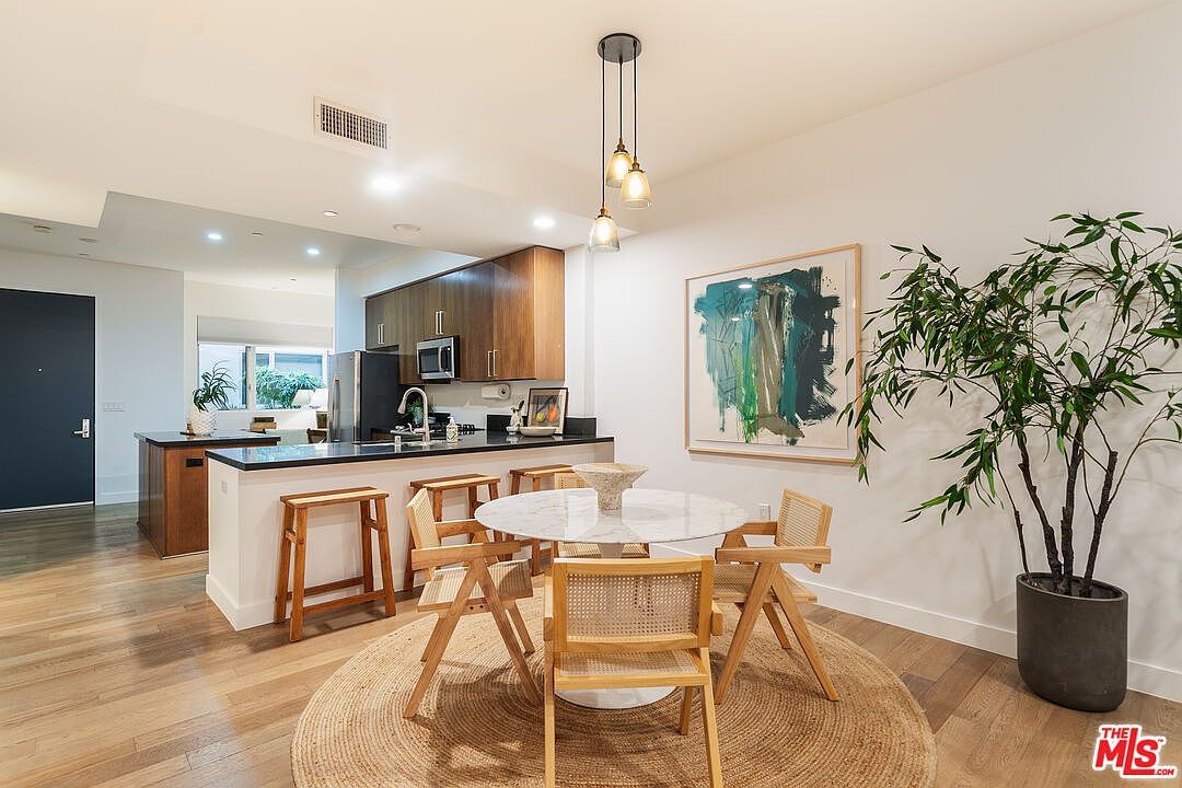 6001 Carlton Way APT 105 Los Angeles, CA 90028 - Thumbnail 2