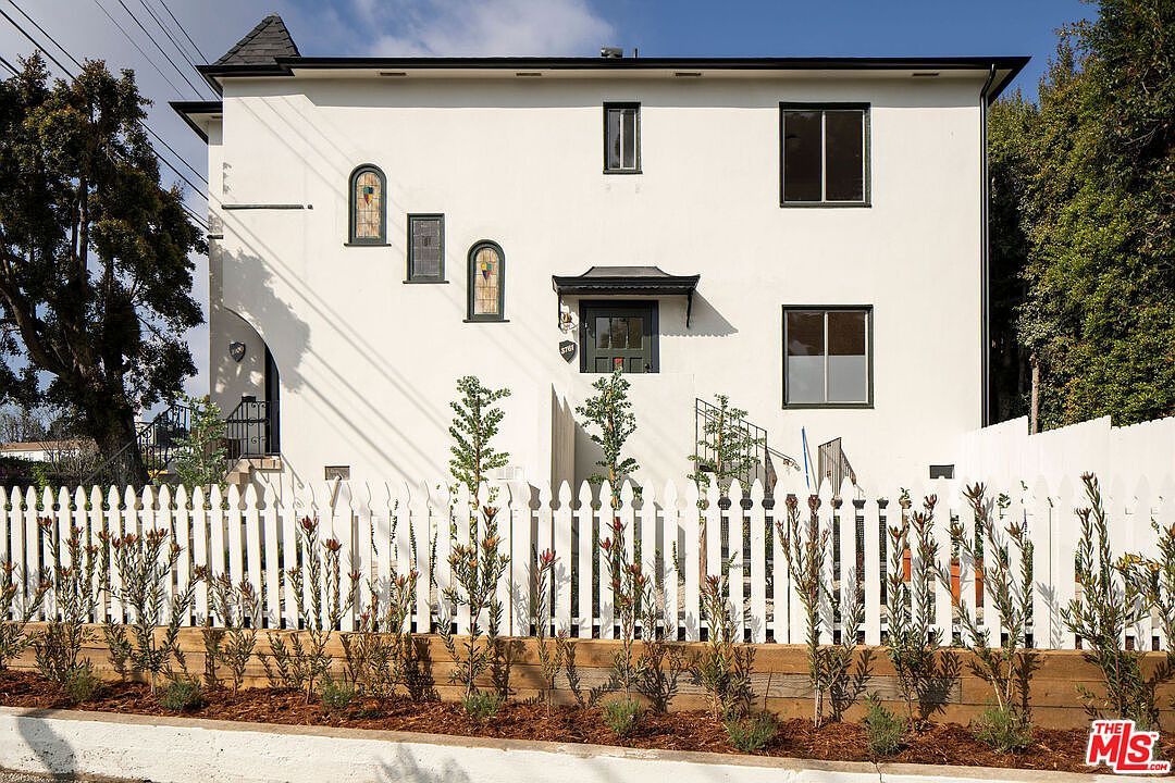 3761 Monon St Los Angeles, CA 90027 - Thumbnail 2