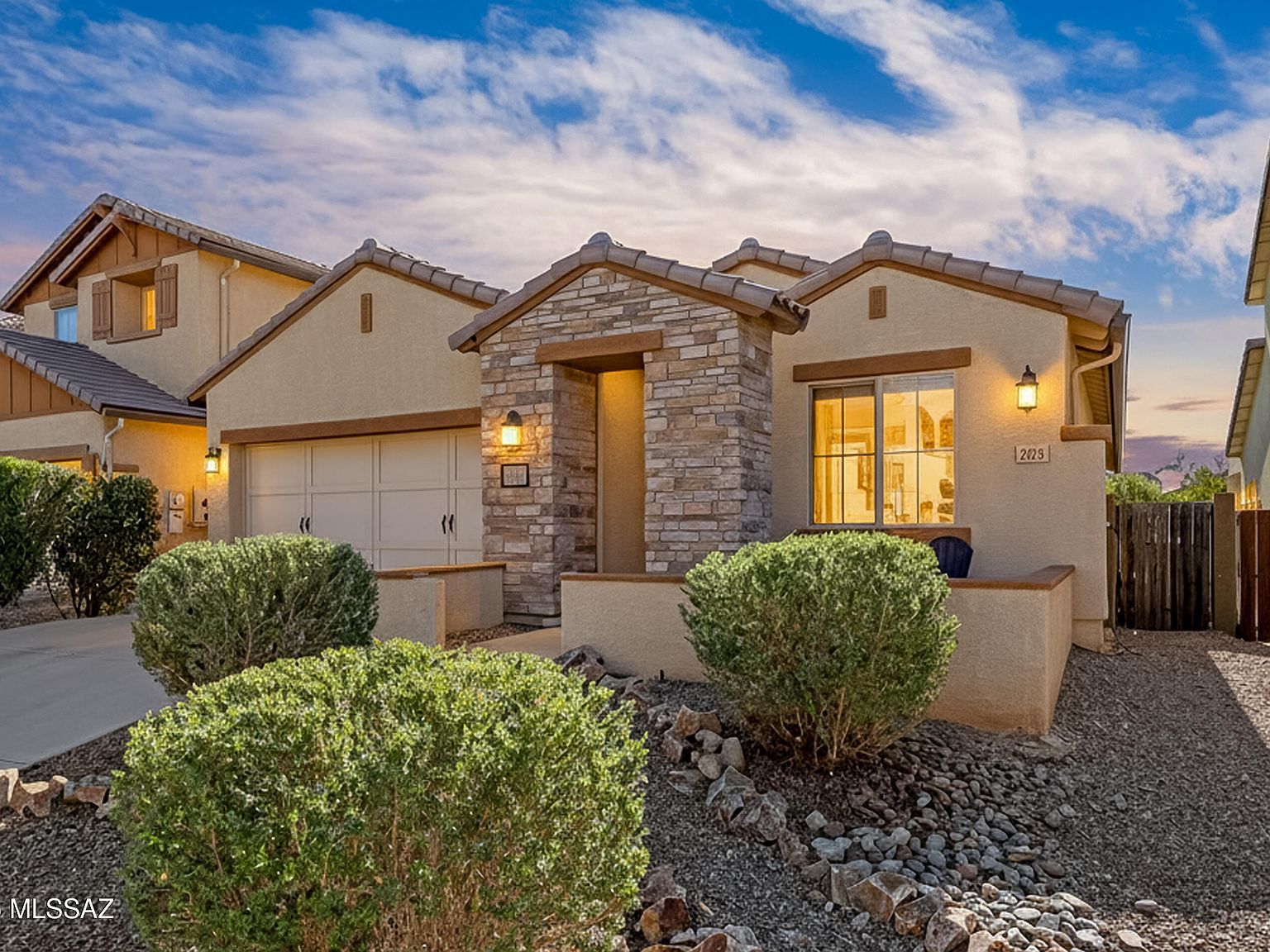 1283 W Vinovo Pass Oro Valley, AZ 85755 - Thumbnail 2