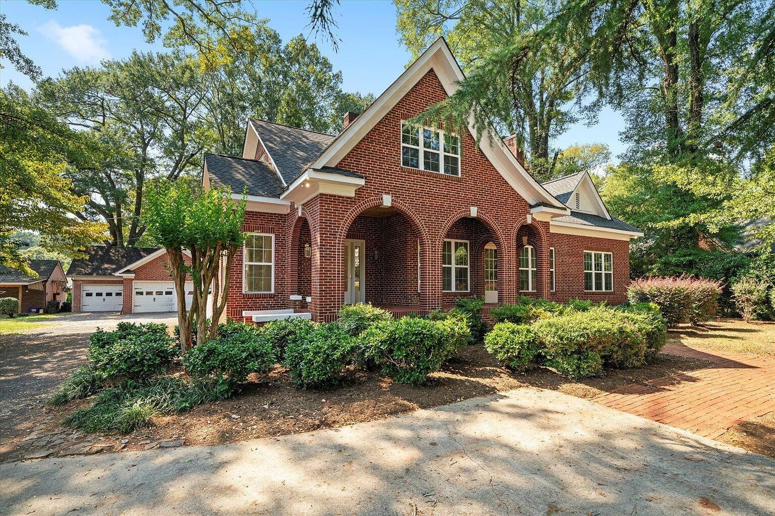 703 W Walnut Ave Dalton, GA 30720 - Thumbnail 2