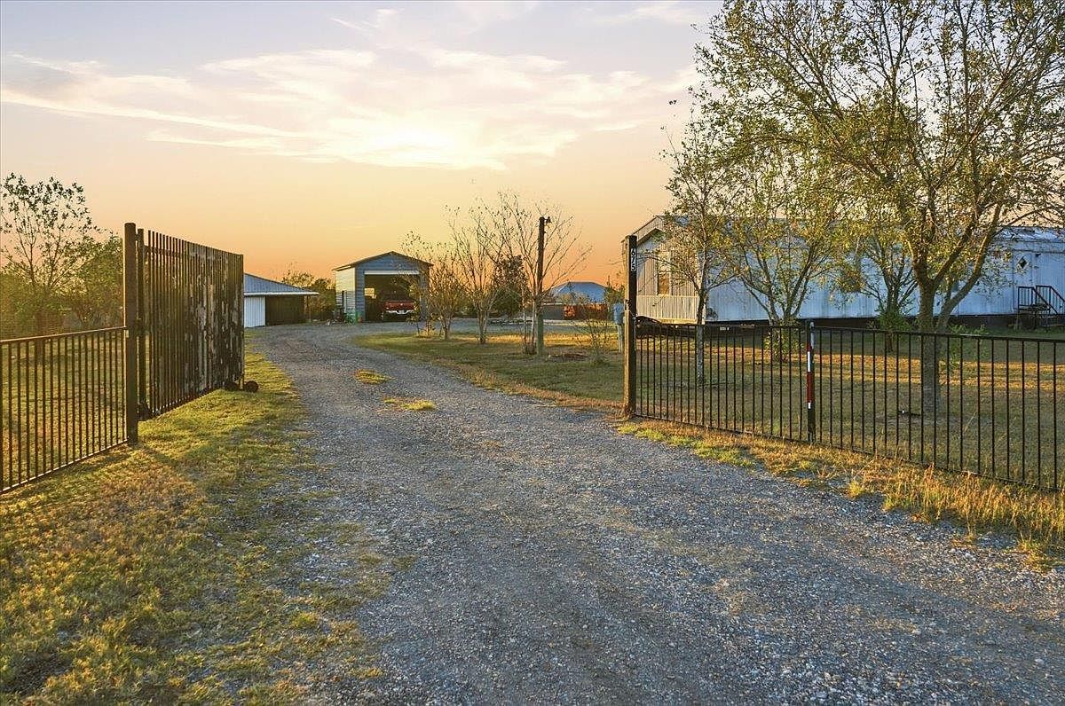 675 Highland Ranch Way Dale, TX 78616 - Thumbnail 2