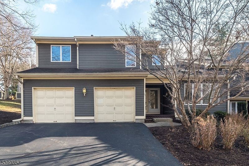 13 Greenbriar Ln Annandale, NJ 08801 - Thumbnail 2