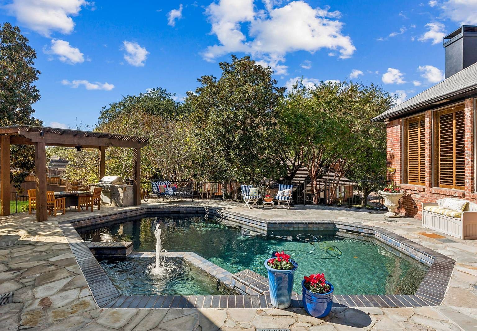 200 Hawn Ct Irving, TX 75038 - Thumbnail 2