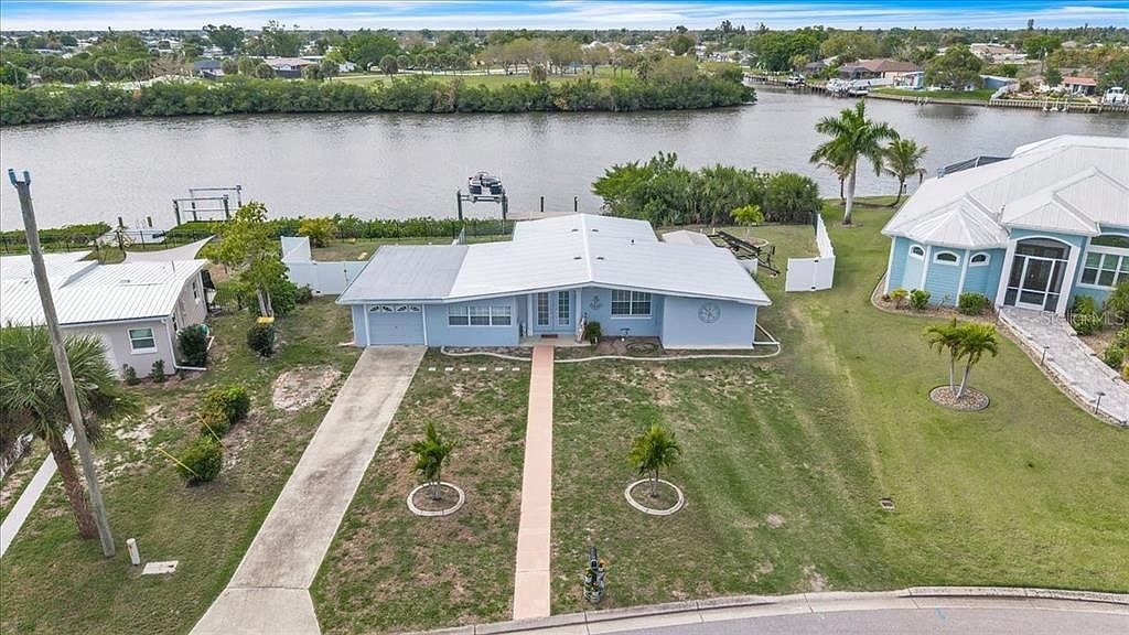 137 Poinsettia Cir NE Pt Charlotte, FL 33952 - Thumbnail 2