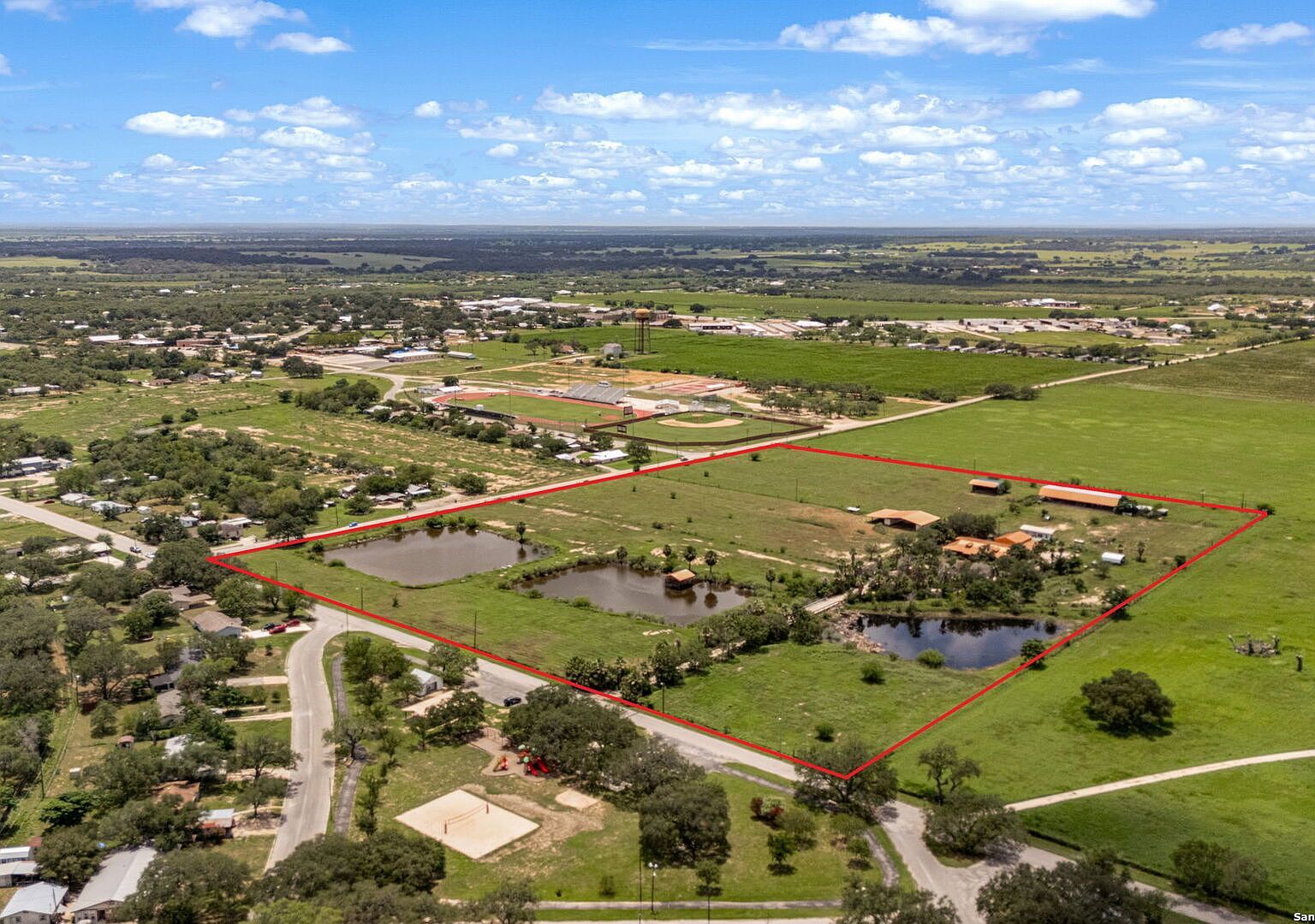 1551 N Windy Knoll Dr Devine, TX 78016 - Thumbnail 2