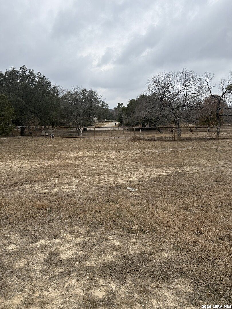 290 Strasbourg St #13 Castroville, TX 78009 - Thumbnail 2