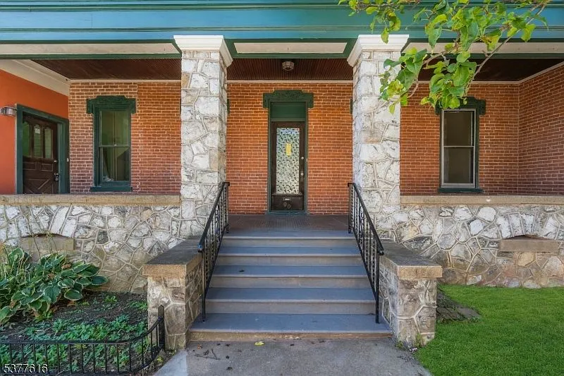 90 Lewis St Phillipsburg, NJ 08865, 8865