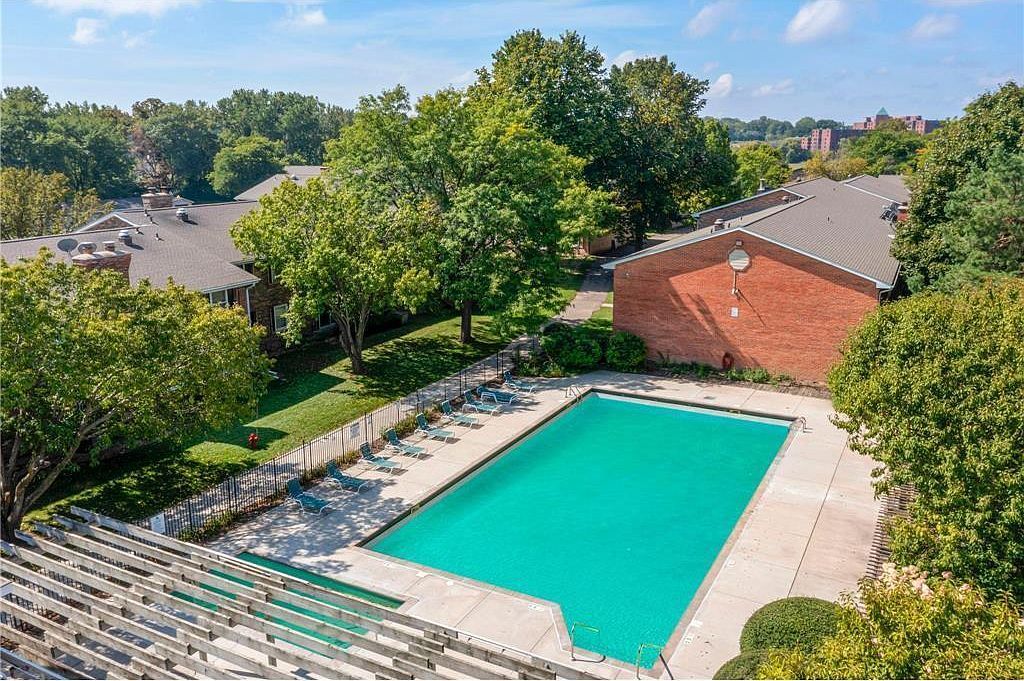 810 Old Settlers Trl APT 5 Hopkins, MN 55343 - Thumbnail 2