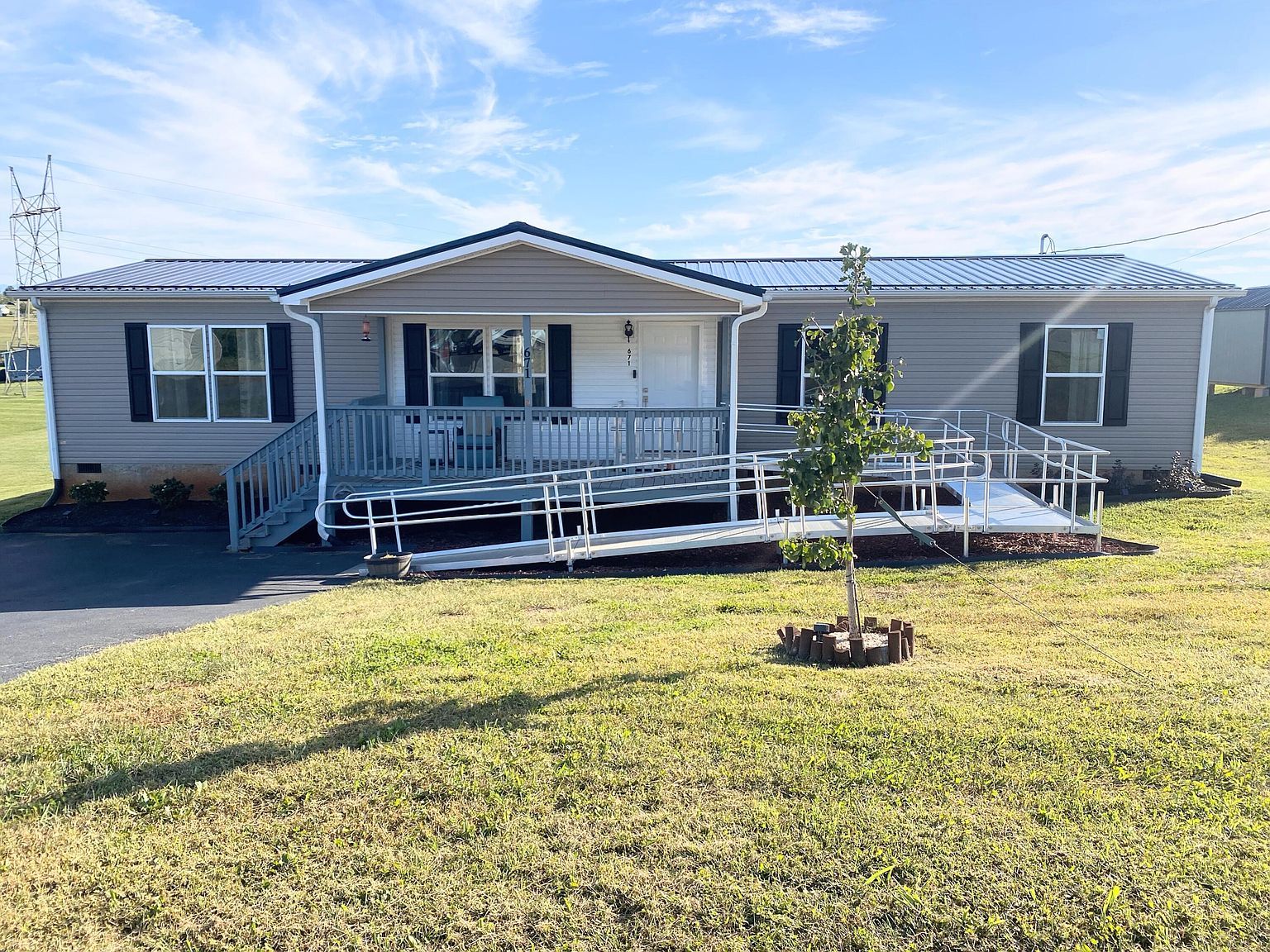 671 Towers Dr Dandridge, TN 37725 - Thumbnail 2