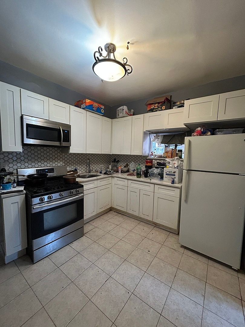 8211 S Saginaw Ave Chicago, IL 60617 - Thumbnail 2