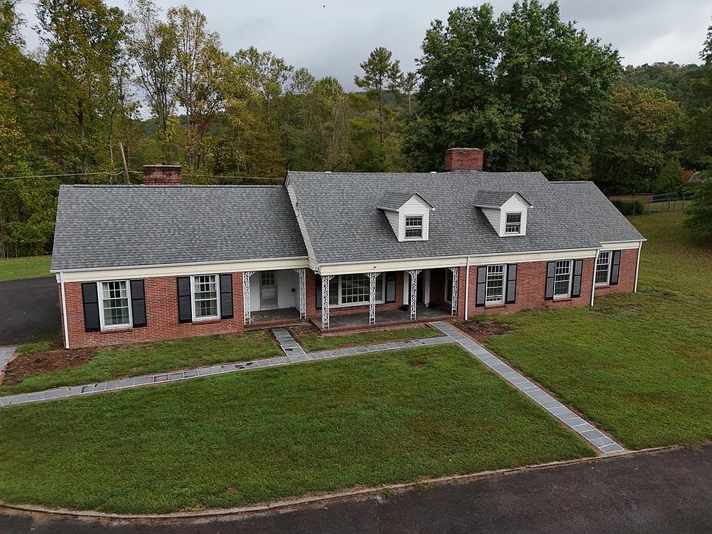 137 McGuire Ln Cedar Bluff, VA 24609 - Thumbnail 2