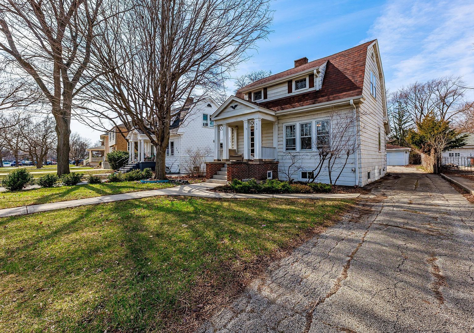 410 Repton Rd Riverside, IL 60546 - Thumbnail 2