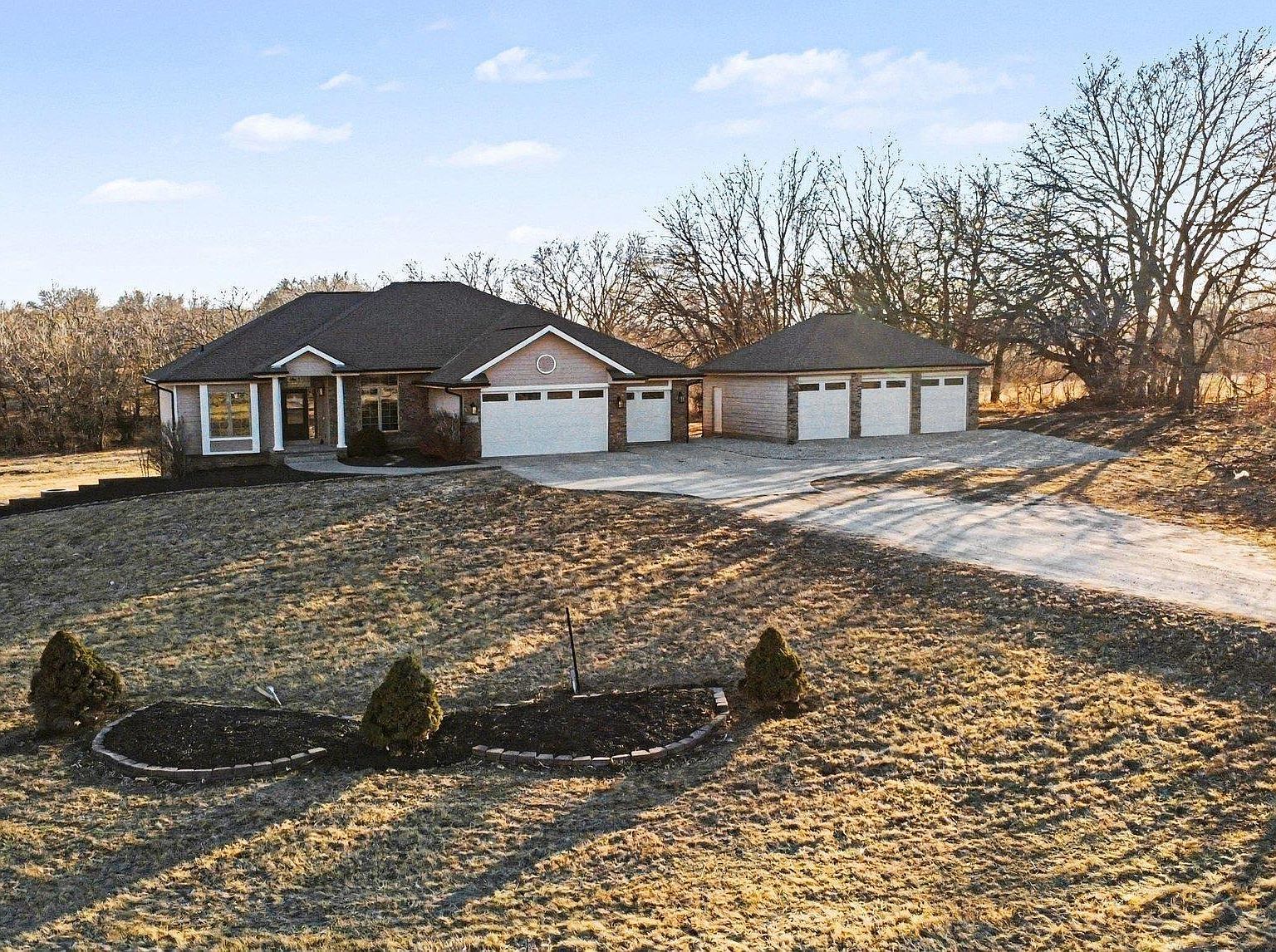 9865 Fowler Dr Papillion, NE 68046 - Thumbnail 2