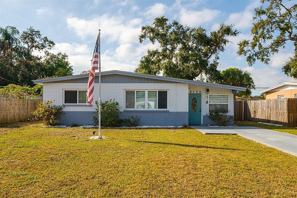 9122 94th St Seminole, FL 33777 - Thumbnail 2