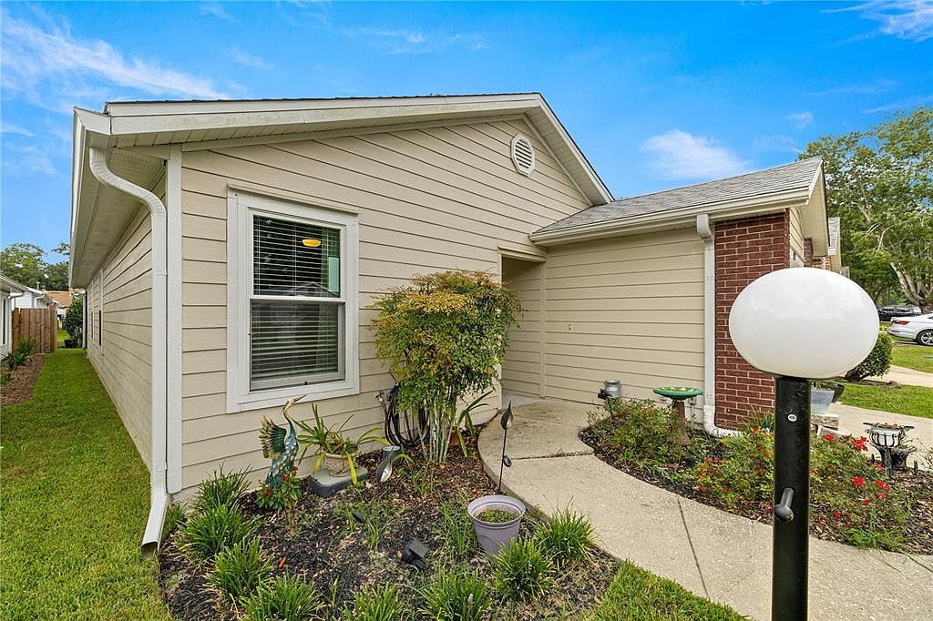 3922 NE 22nd Ln Ocala, FL 34470 - Thumbnail 2