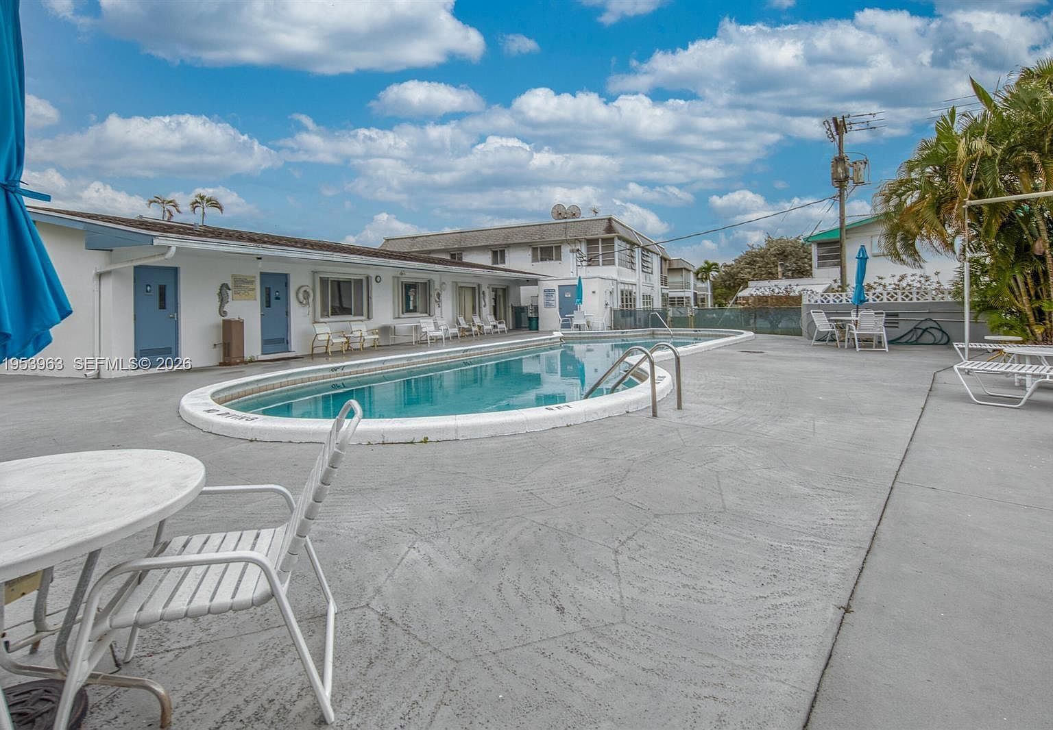 2440 Lake Osborne Dr APT 210 Lake Worth, FL 33461 - Thumbnail 2