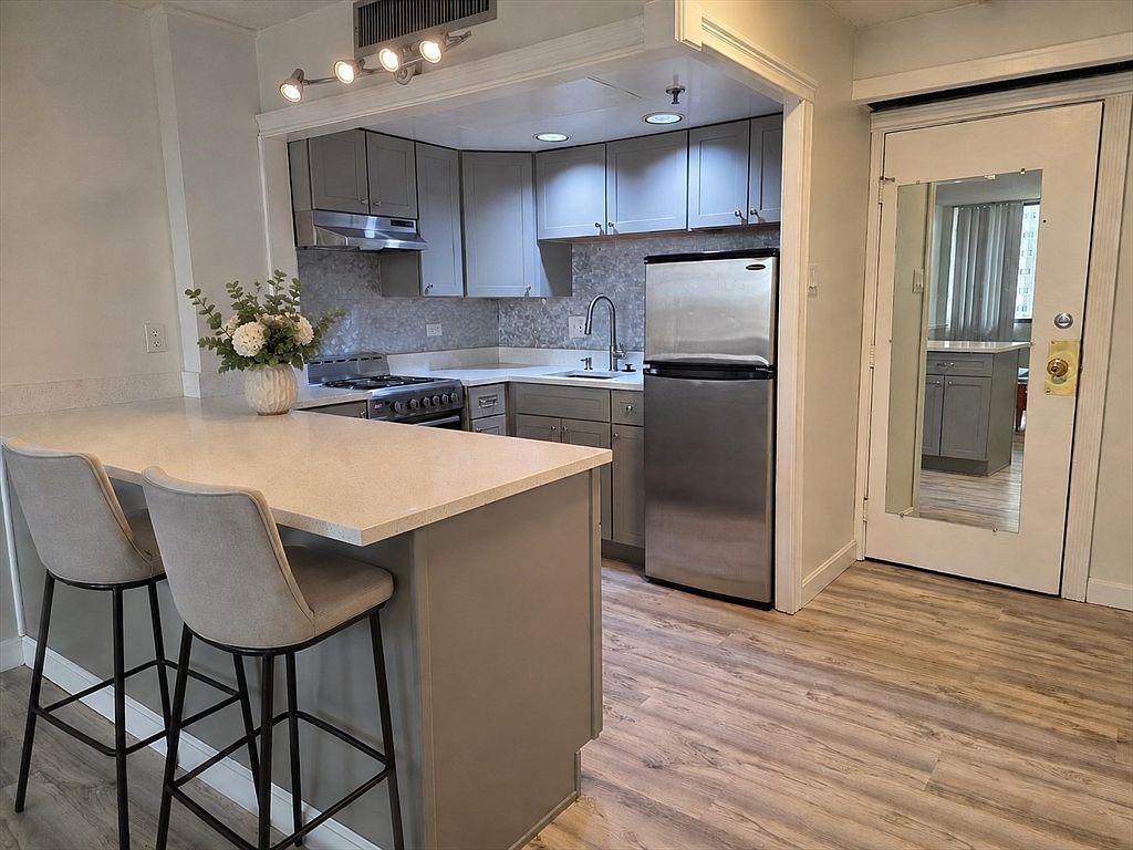70 Southbridge St Unit 811 Worcester, MA 01608, 1608