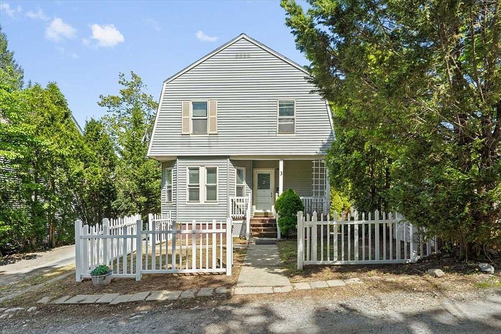 3 Wallace St Worcester, MA 01605, 1605