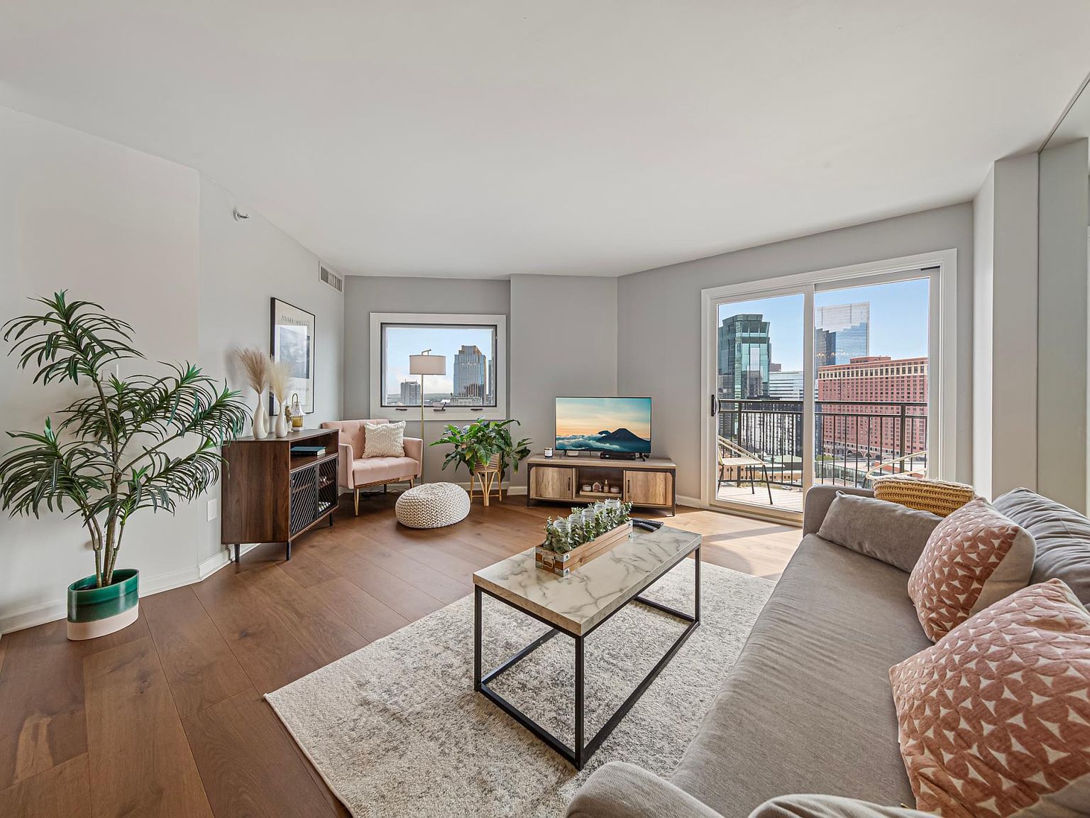 1225 Lasalle Ave APT 2101 Minneapolis, MN 55403, 55403