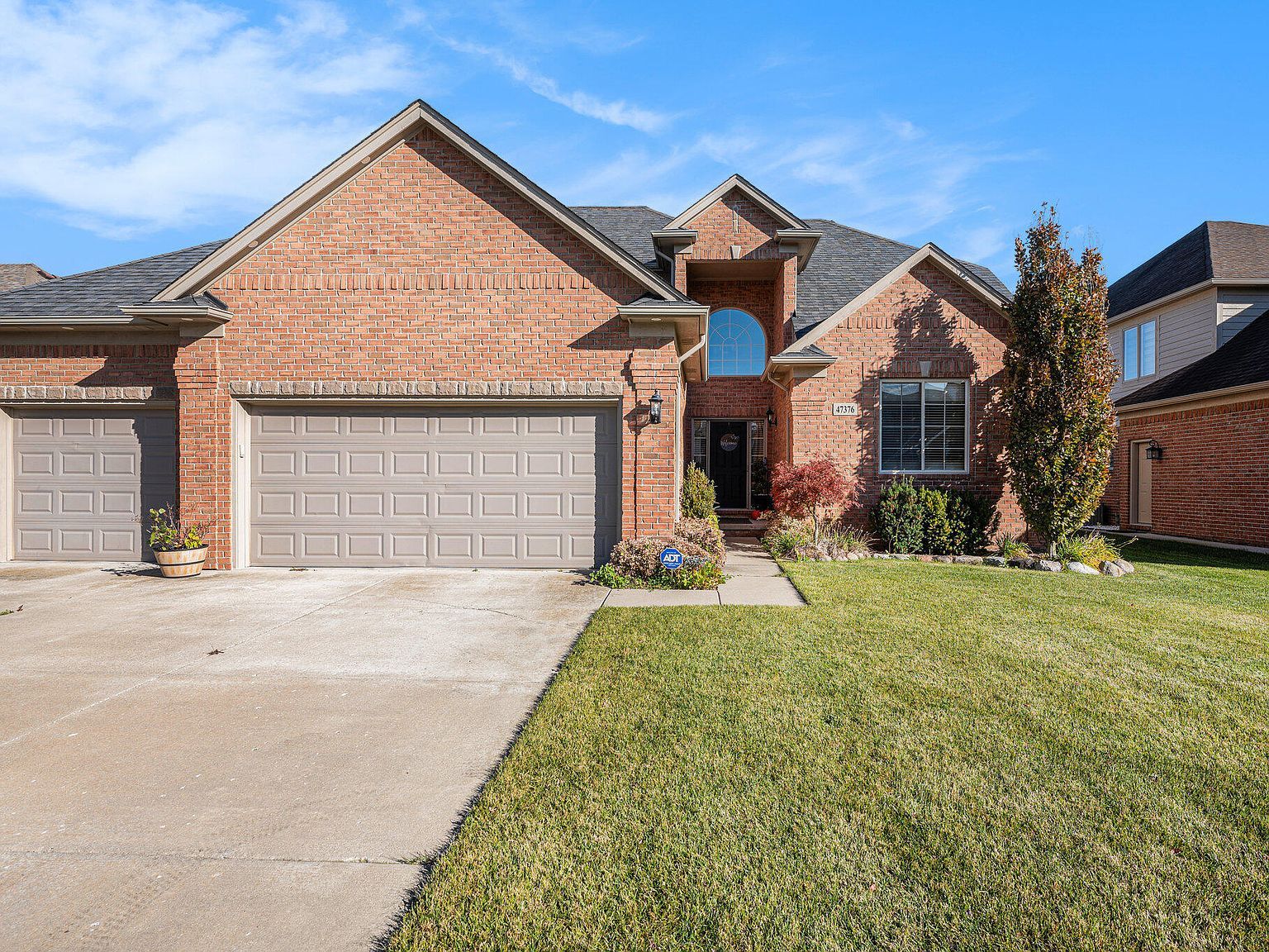 47376 Hidden Meadows Dr Macomb, MI 48044 - Thumbnail 2