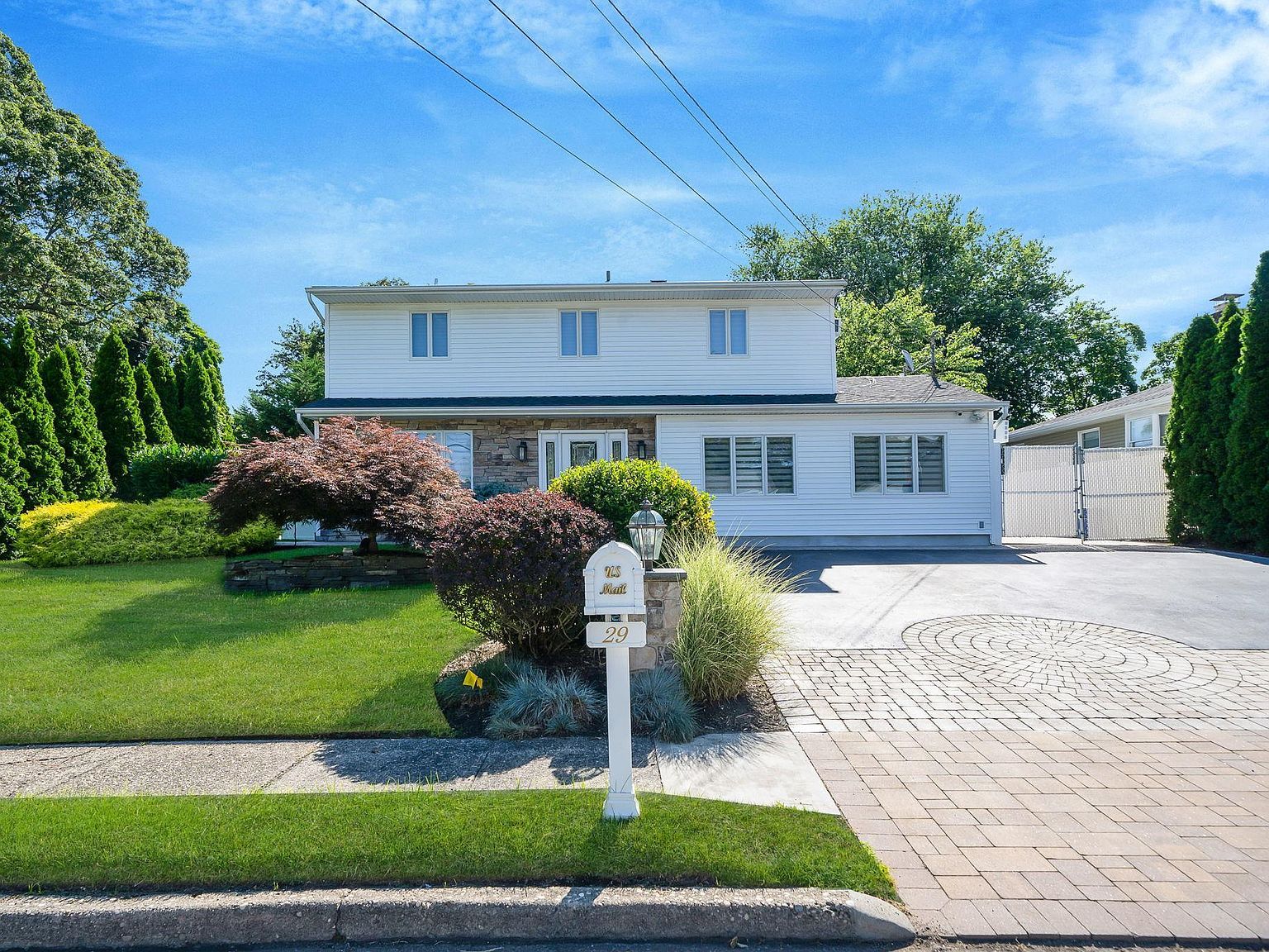 29 Selden Blvd Centereach, NY 11720 - Thumbnail 2