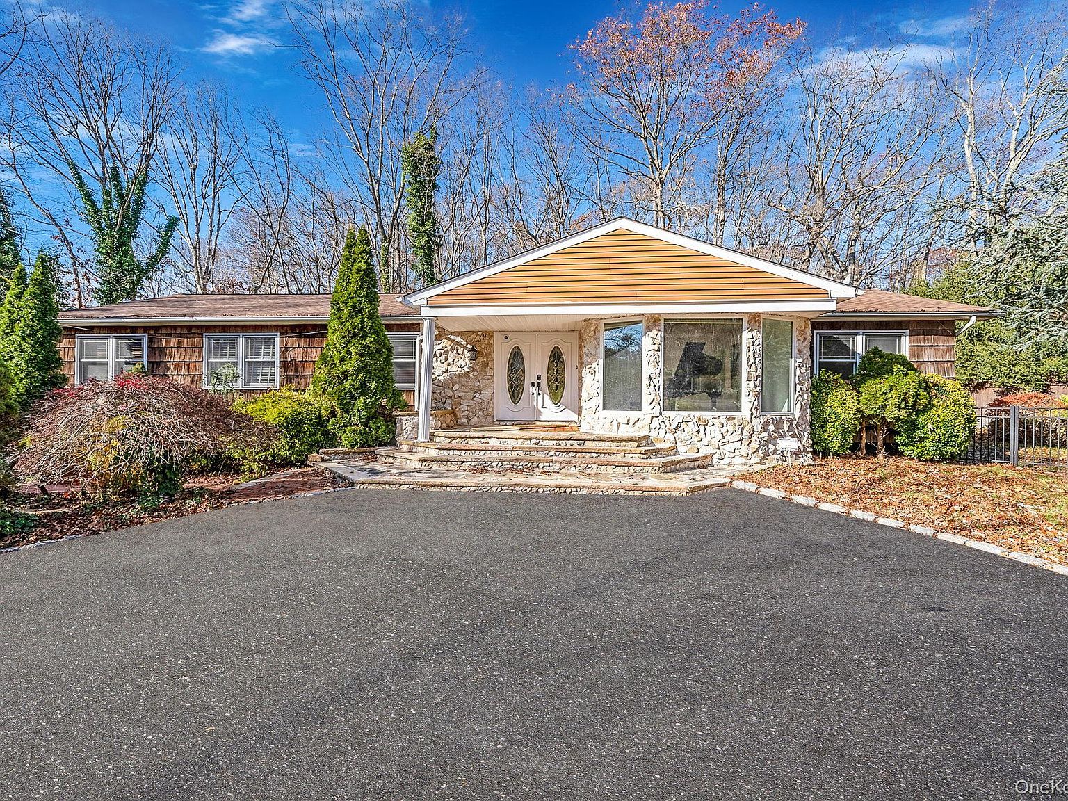 25 Farmington Ln Melville, NY 11747 - Thumbnail 2