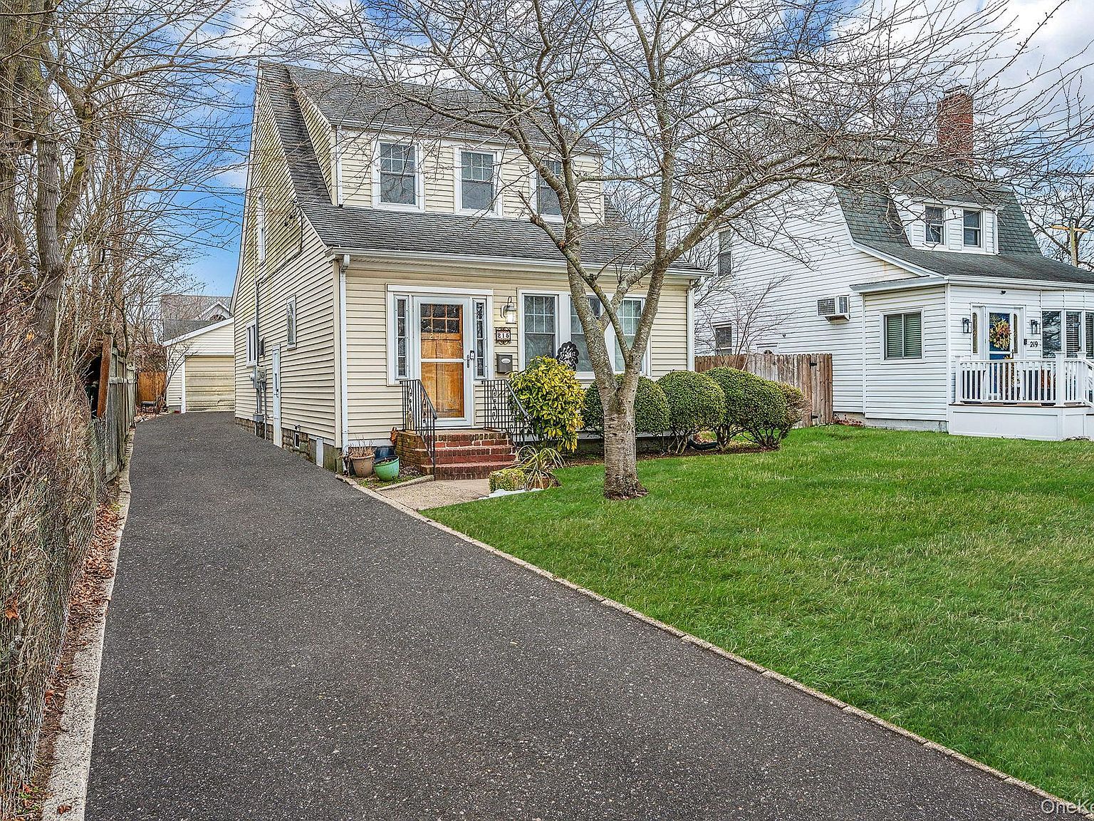 215 West Ave Patchogue, NY 11772 - Thumbnail 2