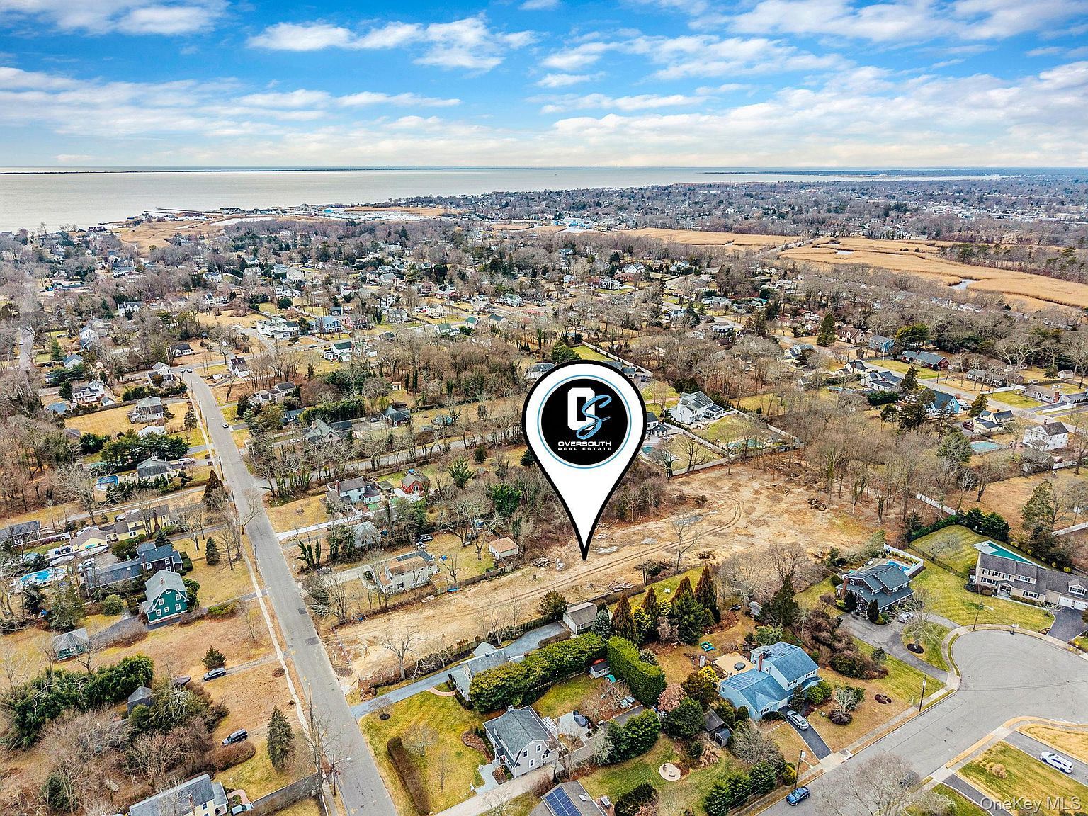 92 Oakwood Ave Bayport, NY 11705 - Thumbnail 2