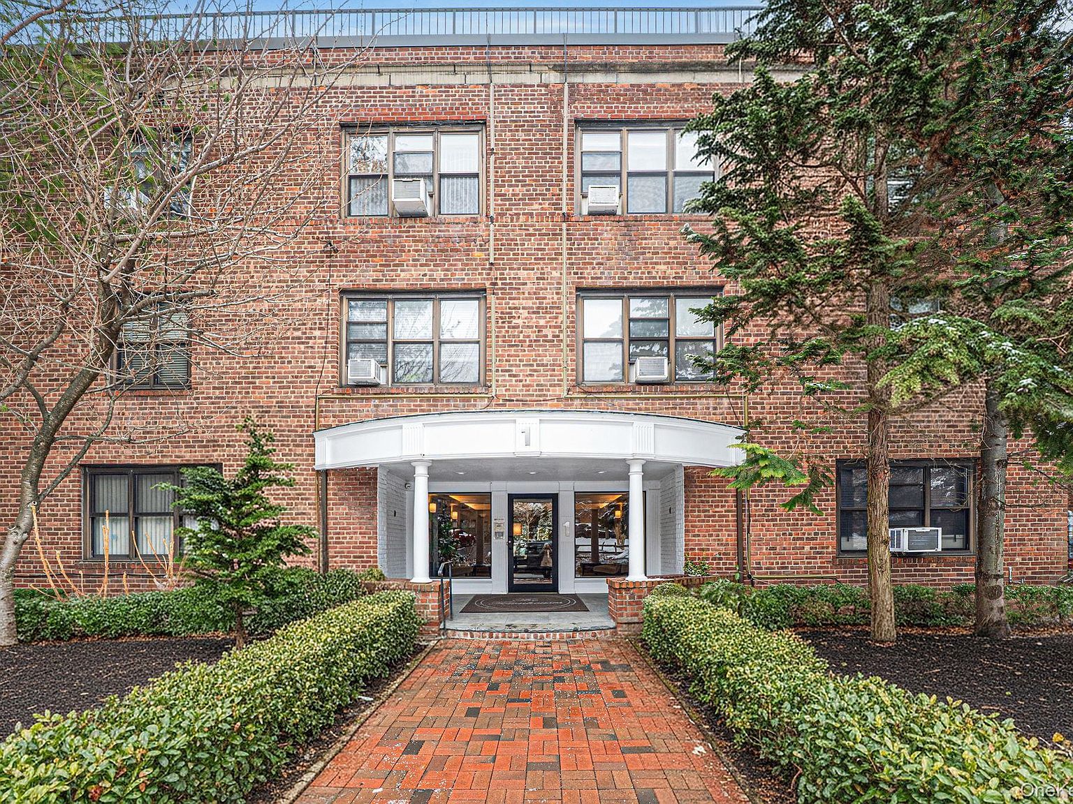 1 Town House Pl APT 3H Great Neck, NY 11021 - Thumbnail 2