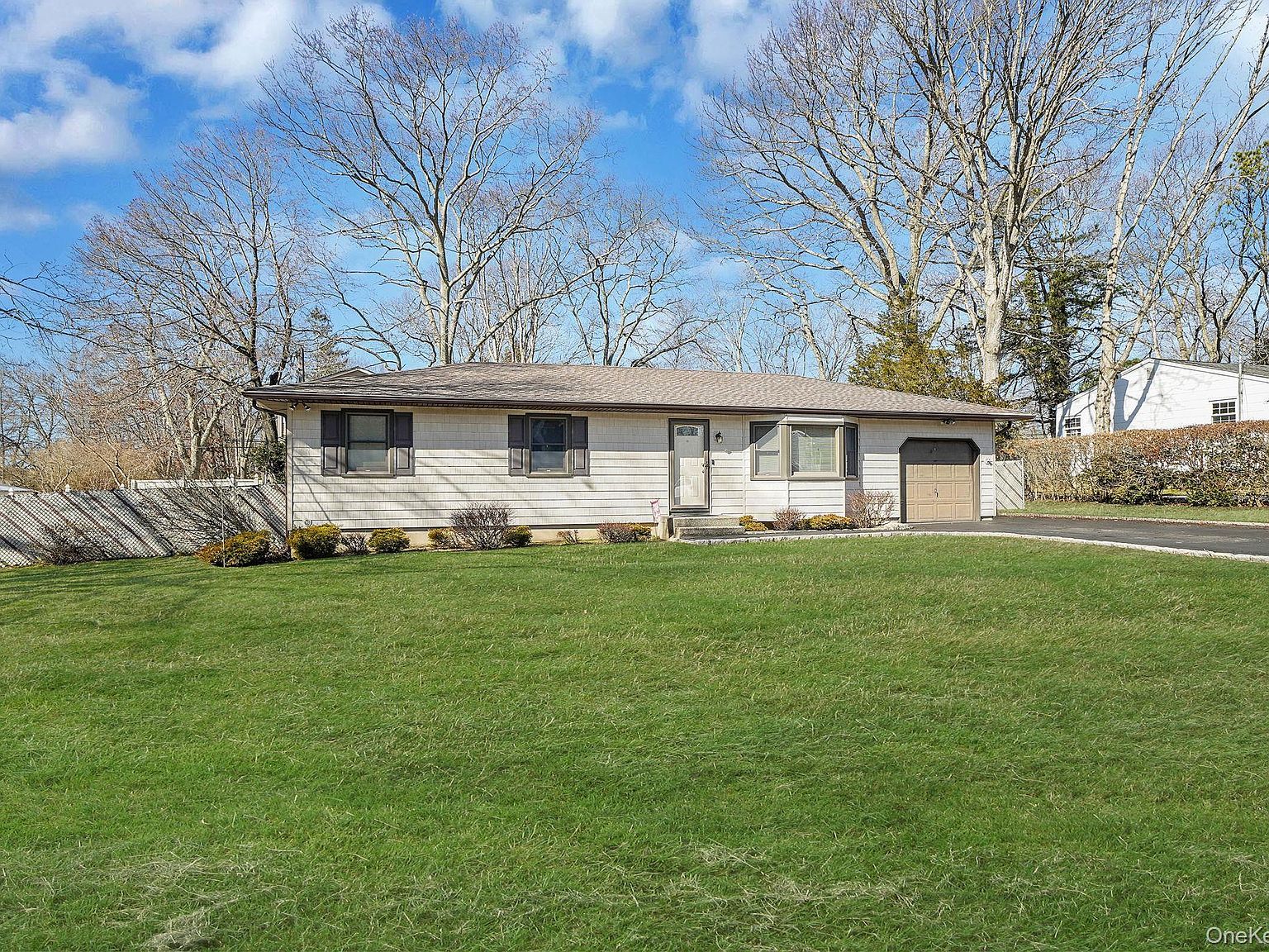 300 Tyler Ave Miller Place, NY 11764 - Thumbnail 2