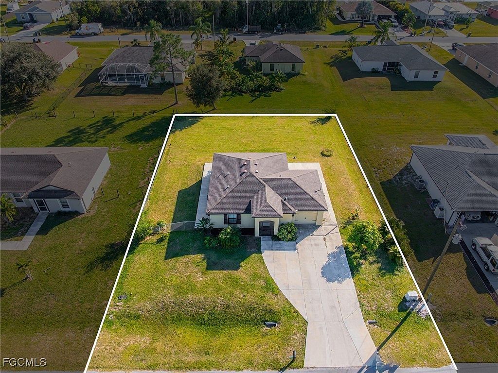 216 Des Cartes St Fort Myers, FL 33913 - Thumbnail 2