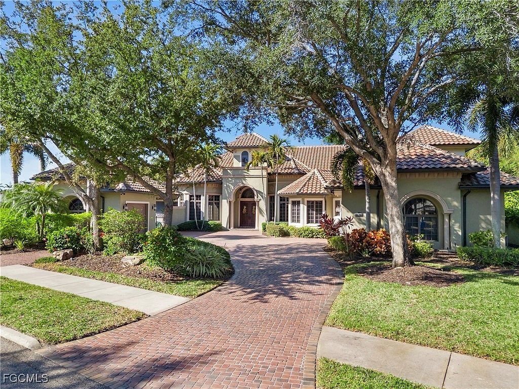 1265 Canterbury Dr Fort Myers, FL 33901 - Thumbnail 2