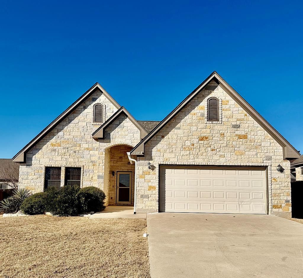 704 Darlington Dr Fredericksburg, TX 78624 - Thumbnail 2