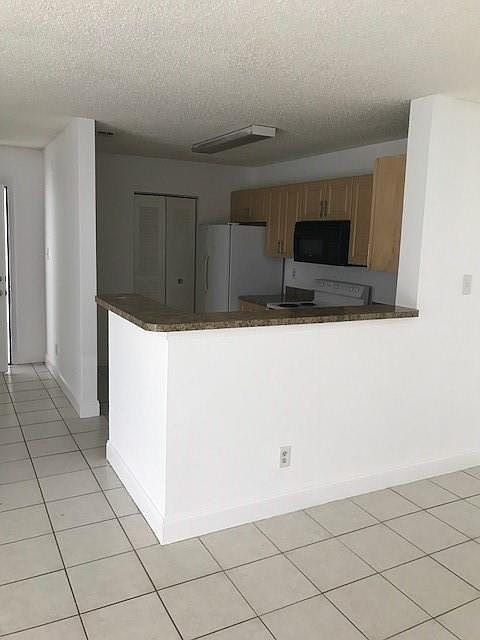 11263 W Atlantic Blvd APT 105 Pompano Beach, FL 33071 - Thumbnail 2
