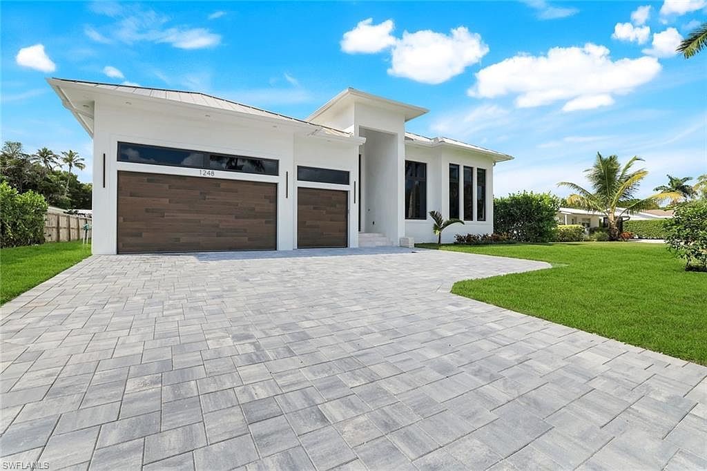 1248 13th Ave N Naples, FL 34102 - Thumbnail 2