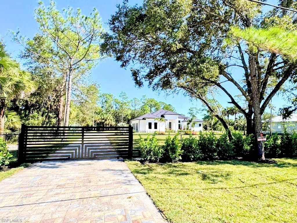 264 13th St NW Naples, FL 34120 - Thumbnail 2