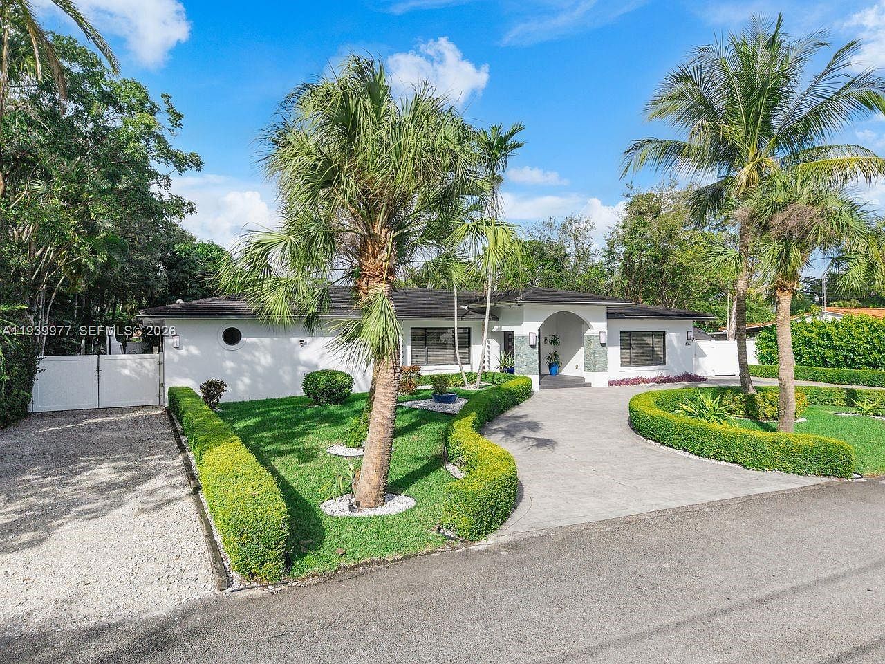 8363 SW 98th St Miami, FL 33156 - Thumbnail 2