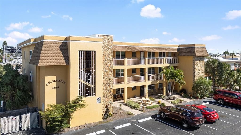 6651 Sunset Way APT 9 Saint Pete Beach, FL 33706 - Thumbnail 2