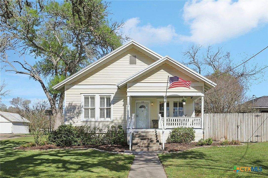 108 Kroschel St Hallettsville, TX 77964 - Thumbnail 2