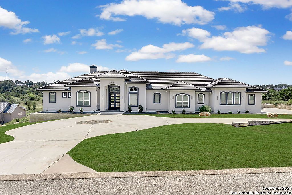 1356 Bordeaux Ln New Braunfels, TX 78132 - Thumbnail 2